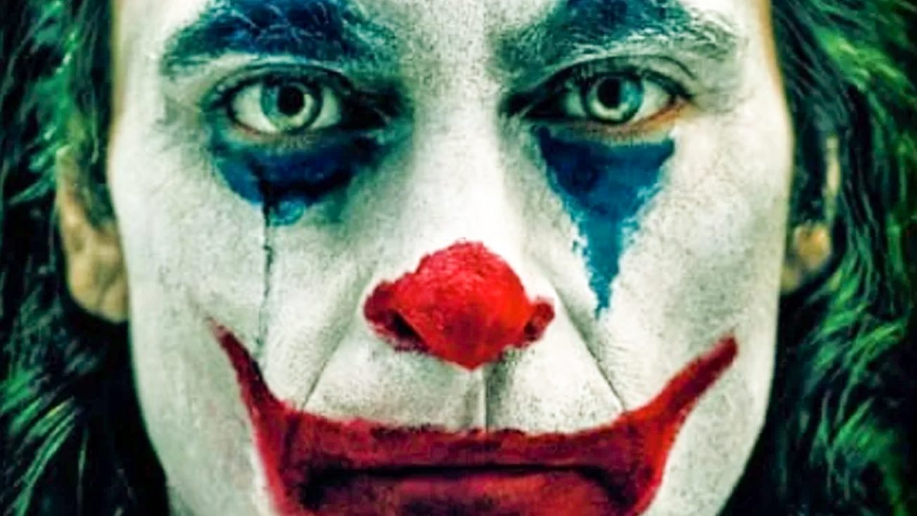 Joker - La película dirigida por Todd Phillips termina siendo una mala copia de Taxi Driver que solo se salva por la actuación de Joaquin Phoenix - Lado|B|erlin