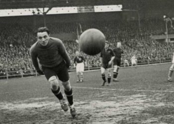 Sin mucho juego en las áreas - El informe Cárdenas Jones. Novela policial por entregas escrita por Manuel Sierra Alonso