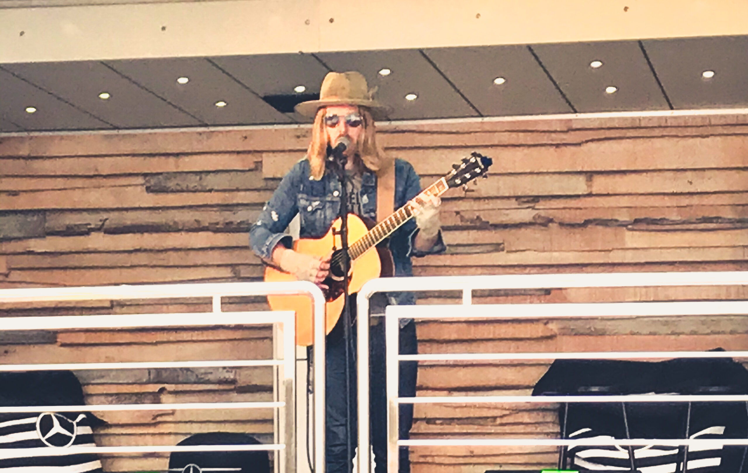 Kenny Foster durante su presentación el festival Country to Country.