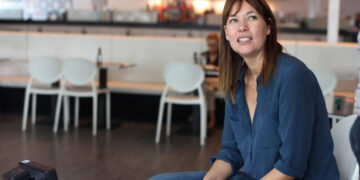 Mabel Lozano, presenta su nuevo documental Biografía del cadáver de una mujer.