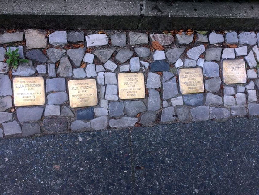 Four Stolpersteine with the names of four victims of the Nazi genocide in Berlin. Foto: Tamara Bursztein.