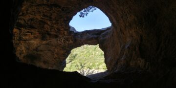 Voces susurrando en las cavernas